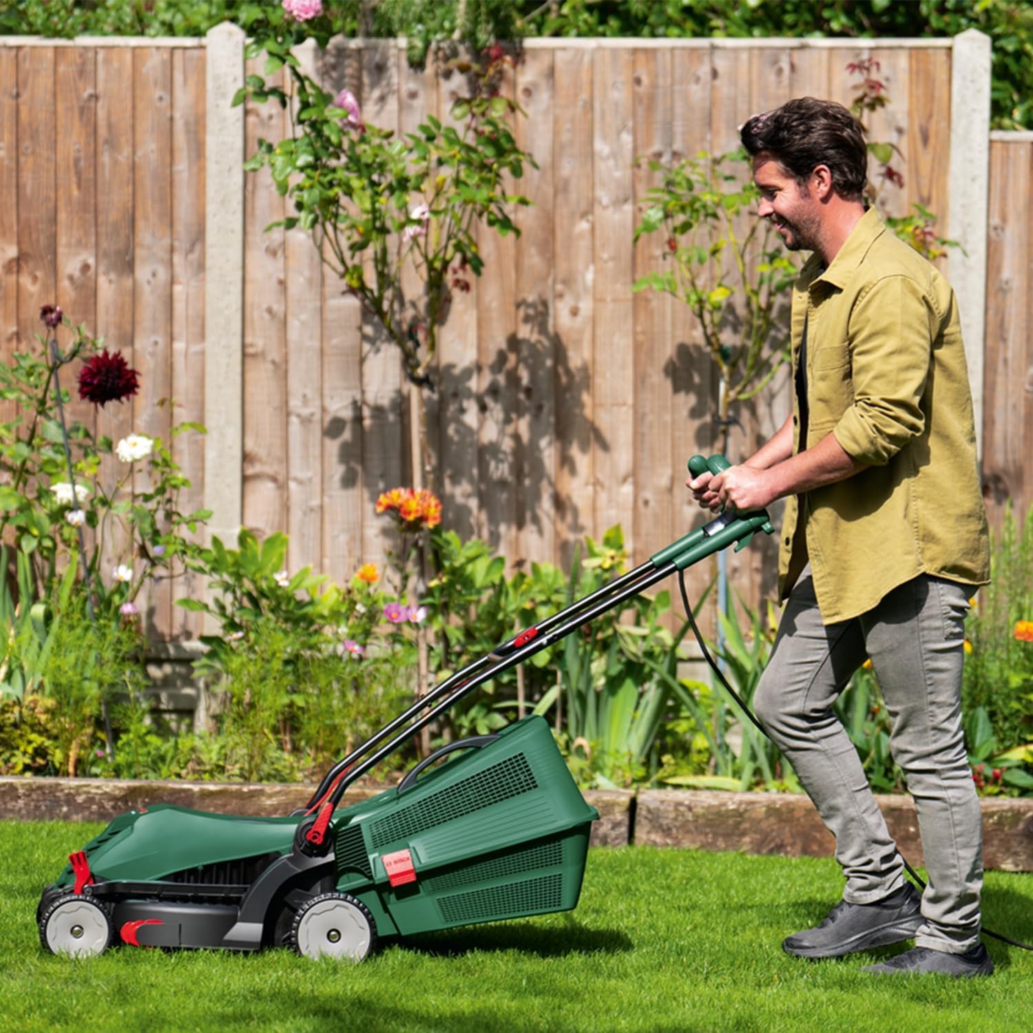 37cm Corded Electric Lawn Mower with Grass Box, detail view